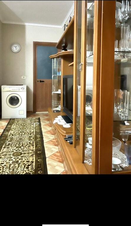 Jepet me qera shtepi 1+1 e mobiluar tek Ish Parku