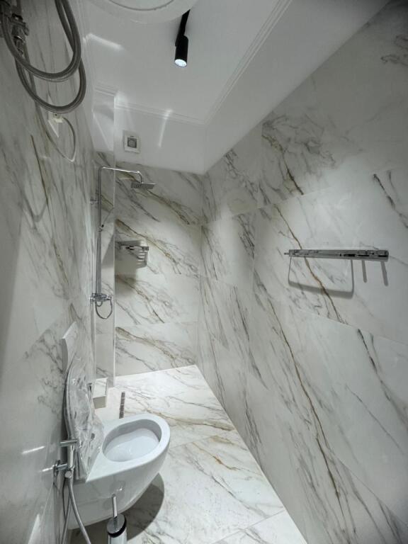 📌Appartamento 1+1+balcone in affitto 📍 vicino alla Scuola Marin Barleti!