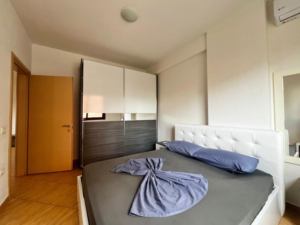 Shitet Apartament 2+1+2 ballkone Lumgomare, Vlore