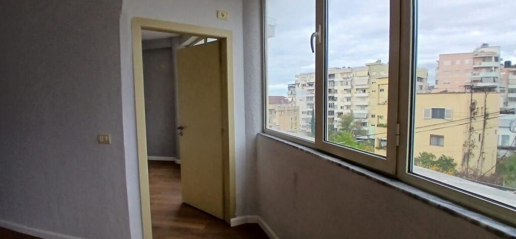 Shitet apartartament 1+1 , Fresku