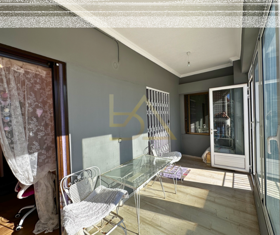 Shitet ambient biznesi + ambient banimi – Aroi, Patras, Greqi