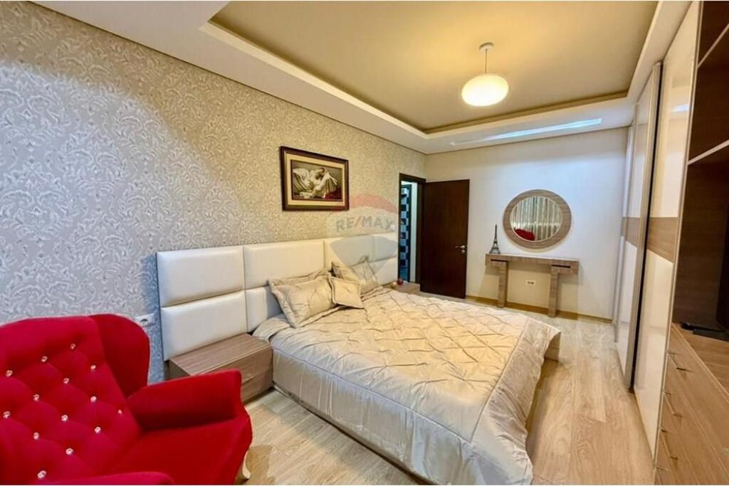 Apartament 2+1 ~Xhamllik, Rruga Xhenfize Keko