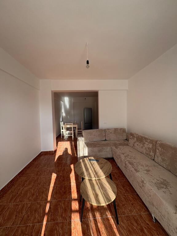 Jepet me qera apartament 1+1 ne plazh prane kompleksit eka