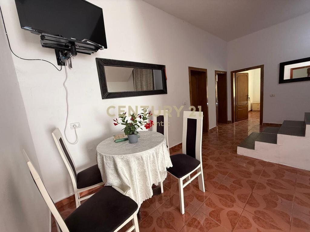 SHITET SHTEPI PRIVATE NE PLAZH-RROTA E KUQE 100 METRA LARG DETIT 320,000 € /Muaj Sip. Totale  478m2