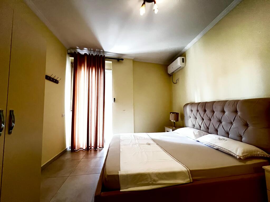 Apartament 3+1+2wc & 2 Ballkone me Qera, Vlore