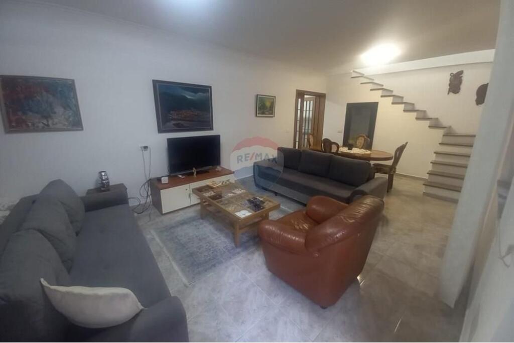 Vilë - Për Shitje - Sheshi Skënderbej, Tiranë(ID: 530191074-112)