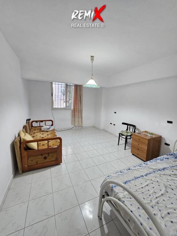Jepet me qira apartament 3+1+2, pranë Shkollës “Qemal Mici”, Durrës.