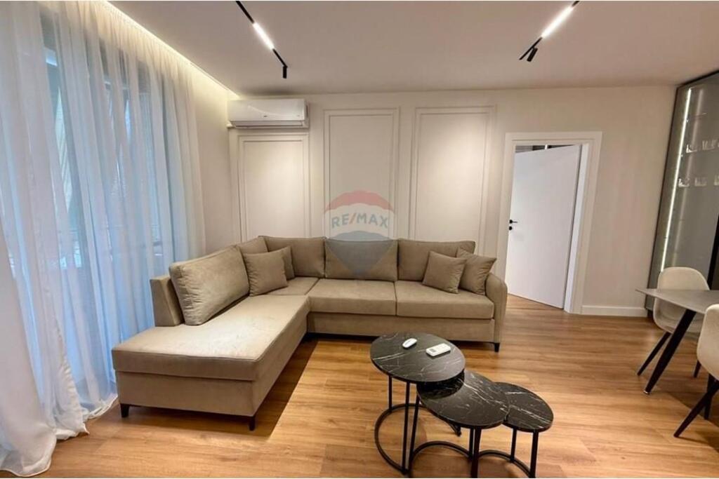 Ap 2+1+2 me qira , RRUGA HOXHA TAHSIM prane Pazarit te Ri