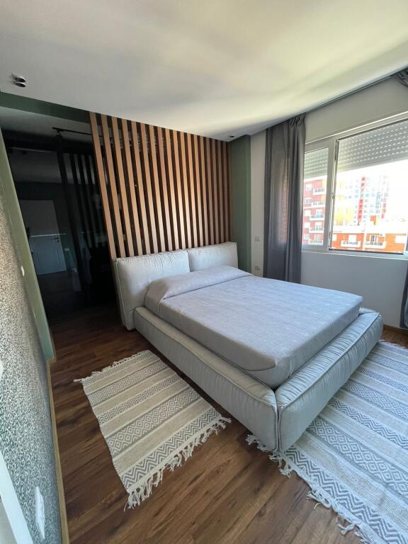 Ofrohet per qera apartament 1+1+parkim Sima Com