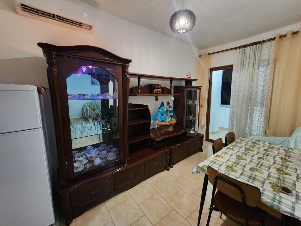 JEPET ME QERA APARTAMENT 2+1 NE CEZMJA FERRES