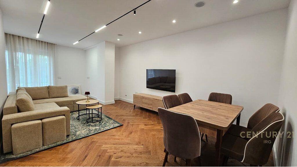 APARTAMENT ME QERA 2+1+2 NË QENDËR. 1,500 € /Muaj Sip. Totale  100m2