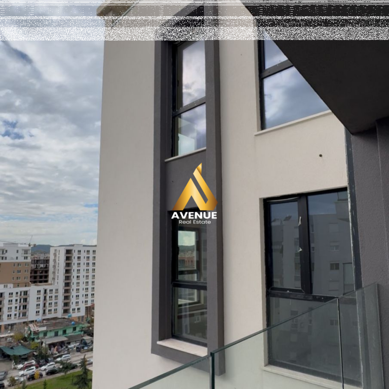 Shitet Apartament 3+1+2 i Konvertuar në 2 Apartamente 1+1 ,Fusha e Aviacionit
