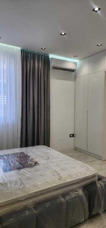 Jepet 3+1+2 me dy poste parkimi ,Delijogj