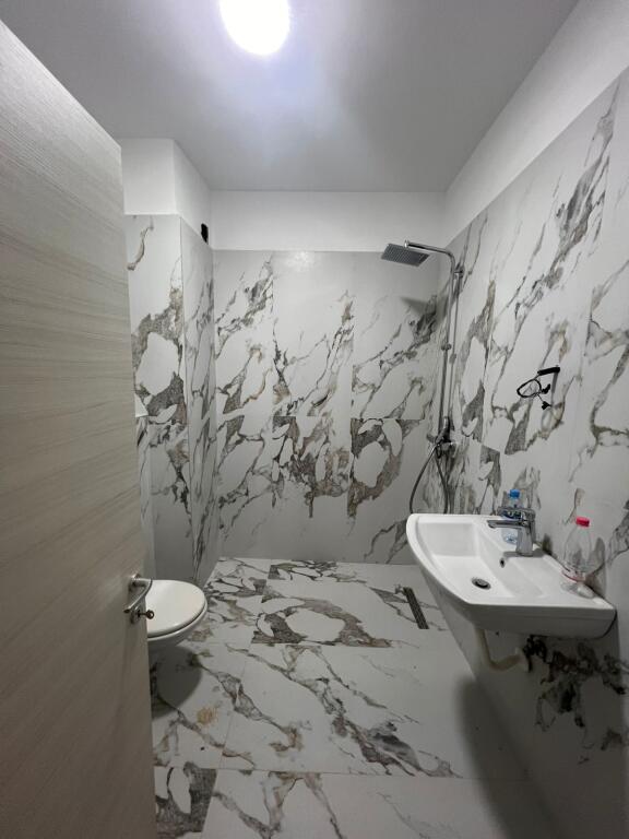 Ambient për zyrë në Myslym Shyri