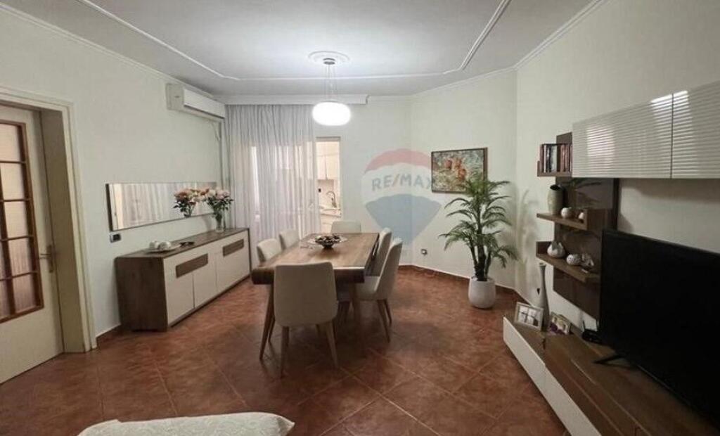Apartament - Për Shitje - Komuna e Parisit, Tiranë(ID: 530191068-89)