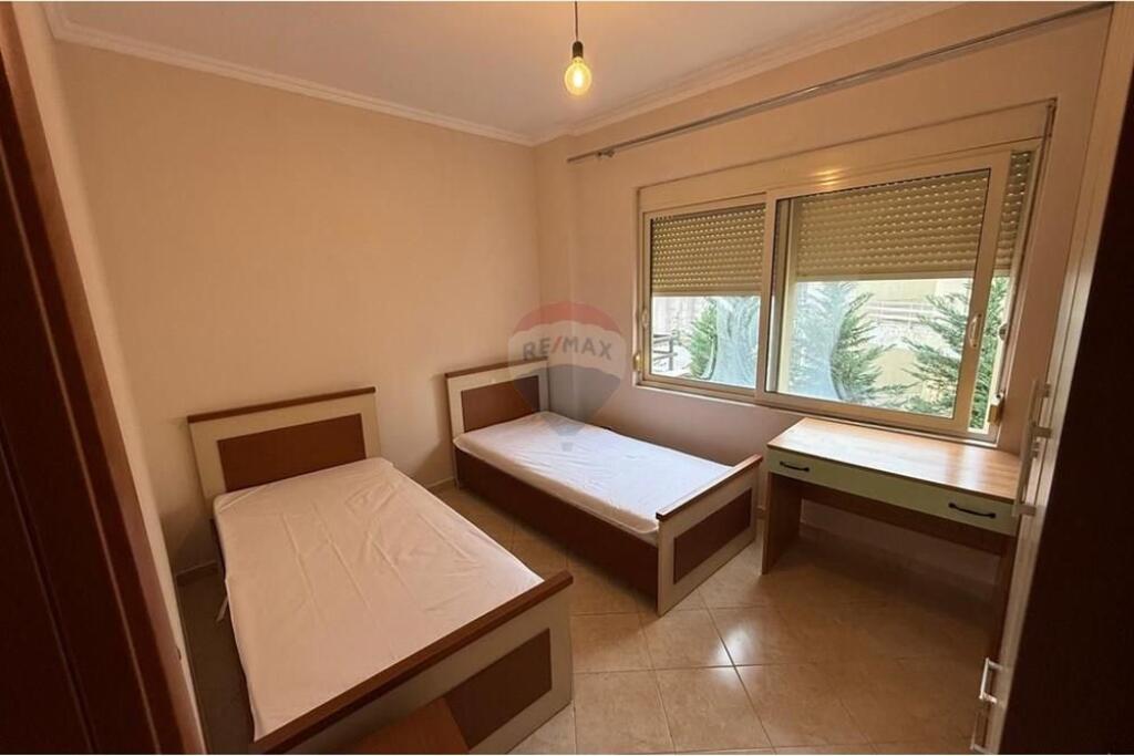 Apartament - Për Qira - Liqeni i Thatë