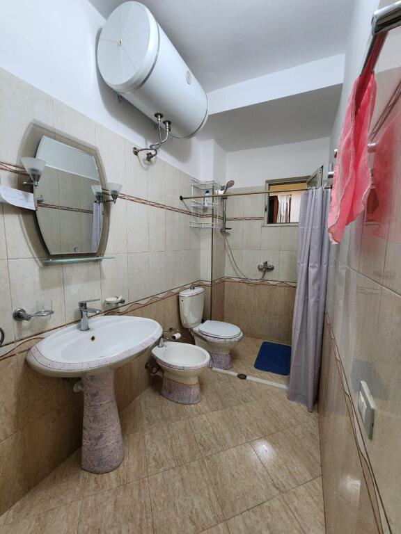 JEPET ME QERA APARTAMENT 2+1 NE CEZMJA FERRES