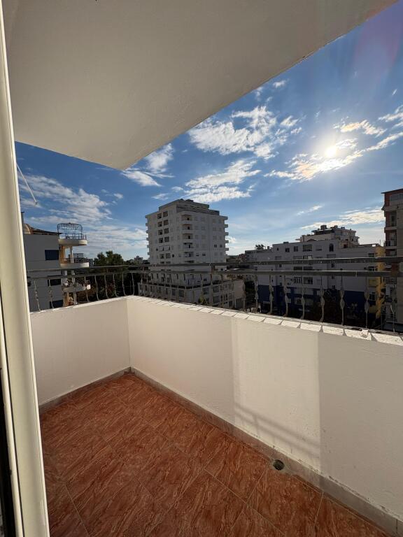 Jepet me qera apartament 1+1 ne plazh prane kompleksit eka