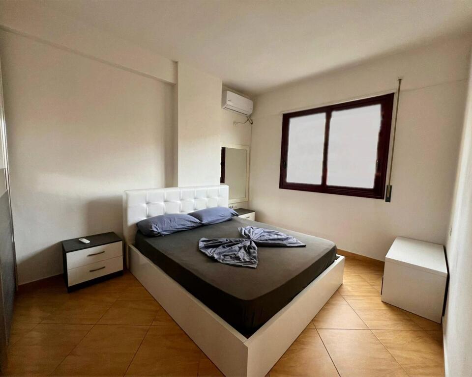 Shitet Apartament 2+1+2 ballkone Lumgomare, Vlore