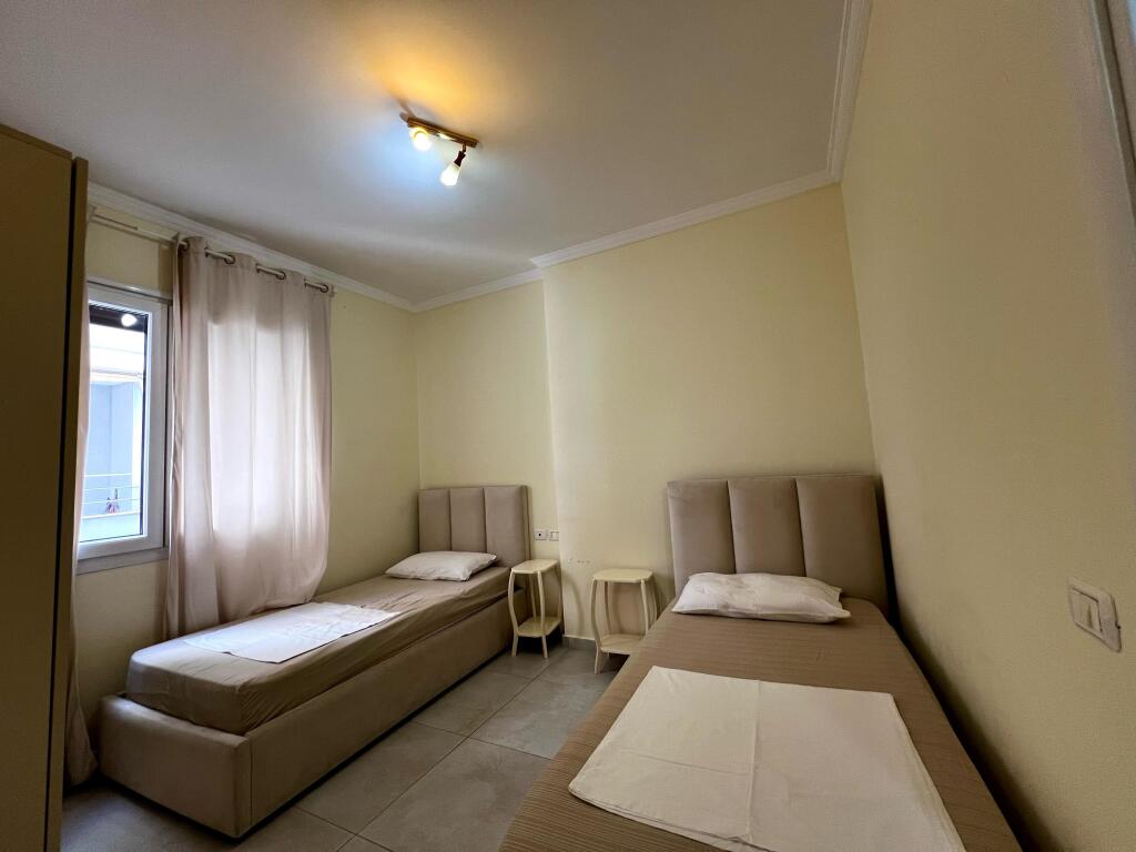 Apartament 3+1+2wc & 2 Ballkone me Qera, Vlore