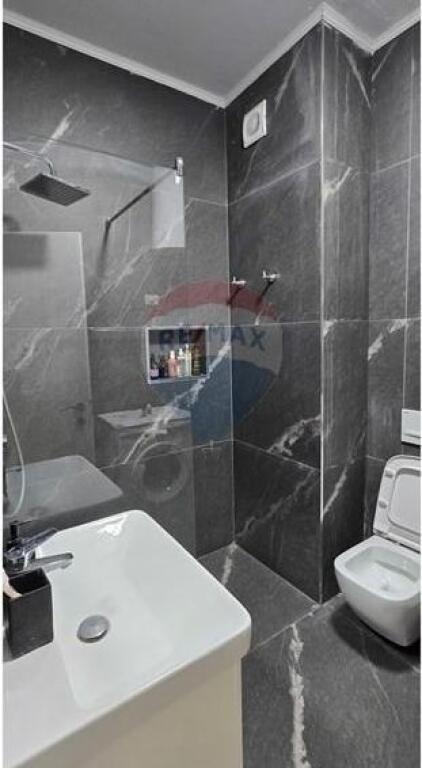 Aprtament 1+1 me qira tek Komuna e Parisit