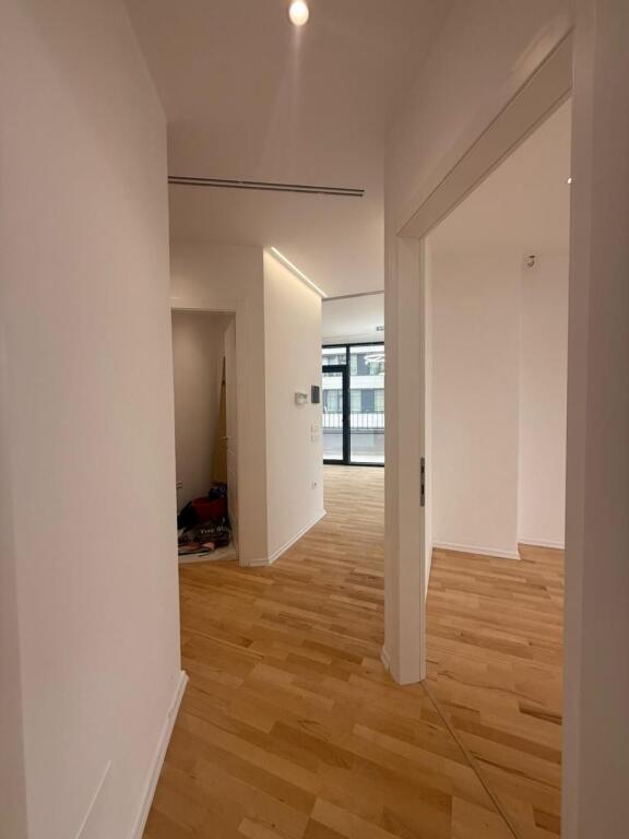 Buze rruges se Kosovareve, LAKE VIEW shesim apartament 2+1+2+verande.