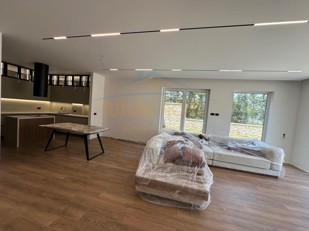 Qera, Vilë, Vilat Forest, Liqeni I Thatë, Tiranë.