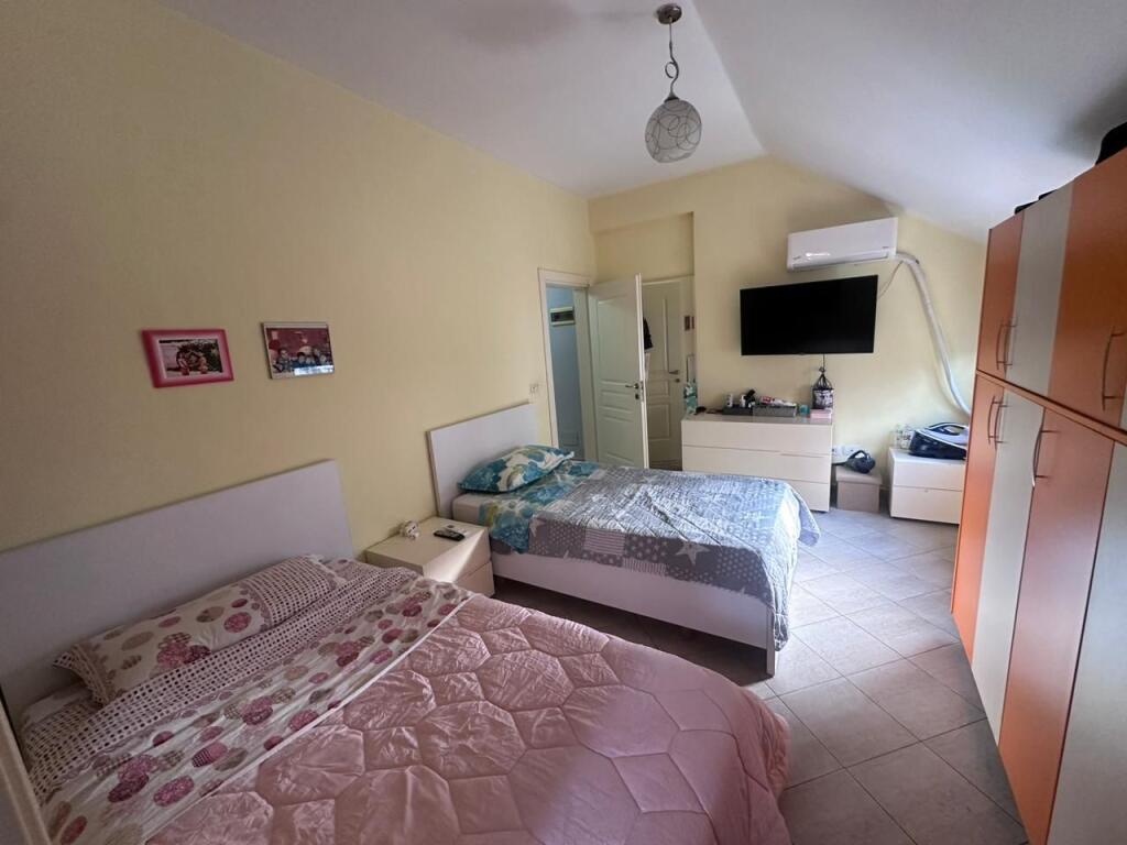 Apartament per shitje tek Liqeni i Thate (pa malore) 