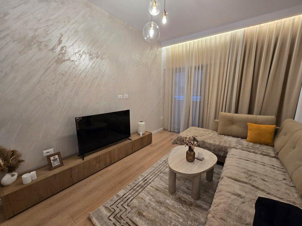 APARTAMENT MODERN PER QERA TEK GALERIA (ISH KINEMA 17-NENTORI) 1,500 € /Muaj Sip. Totale  95m2