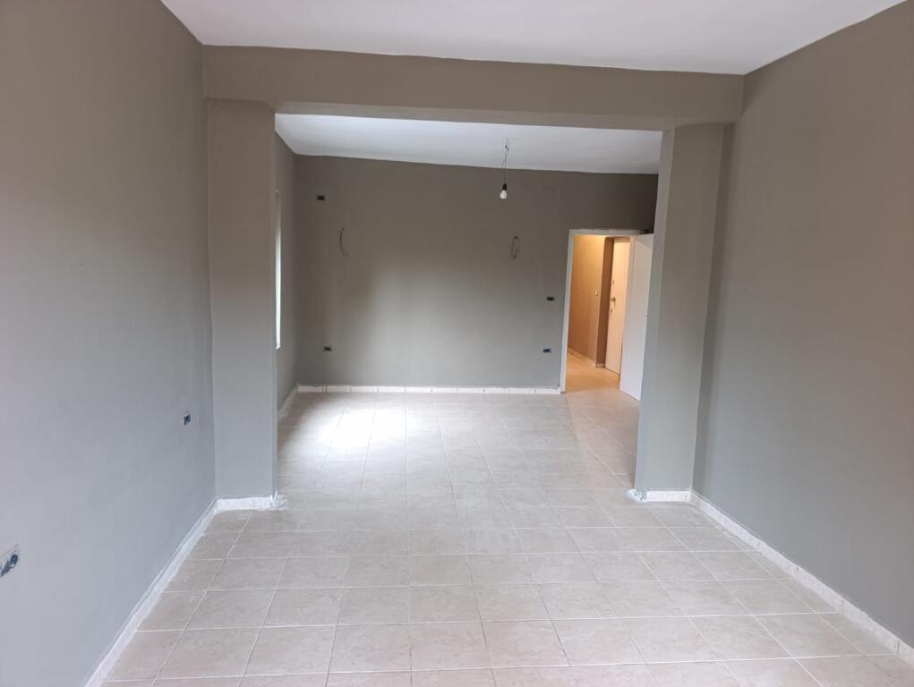 📌 Jepet me qira ambient për zyra 📍 Rruga “Kavajës”, përballë Kishës