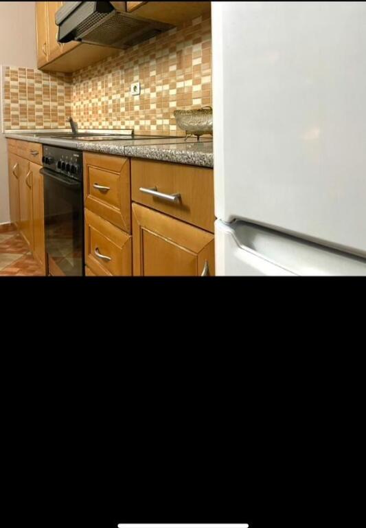 Jepet me qera shtepi 1+1 e mobiluar tek Ish Parku