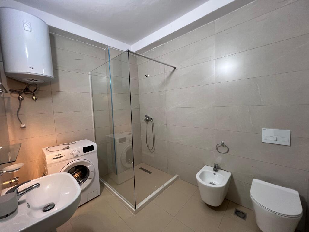 Jepet me qera 1+1 +🅿️ te Farmacia 10