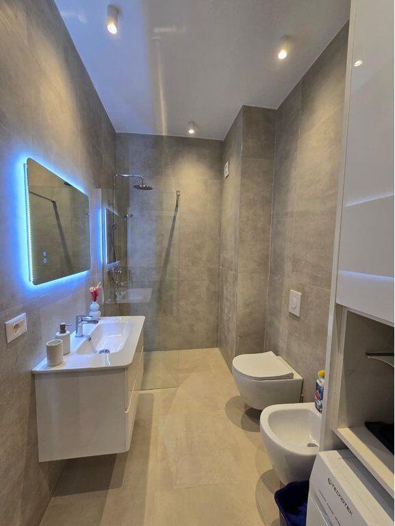 APARTAMENT MODERN PER QERA TEK GALERIA (ISH KINEMA 17-NENTORI) 1,500 € /Muaj Sip. Totale  95m2