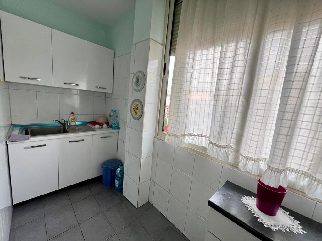 Jepet me qira Apartament 2+1, “Pazari i Ri”, Tiranë