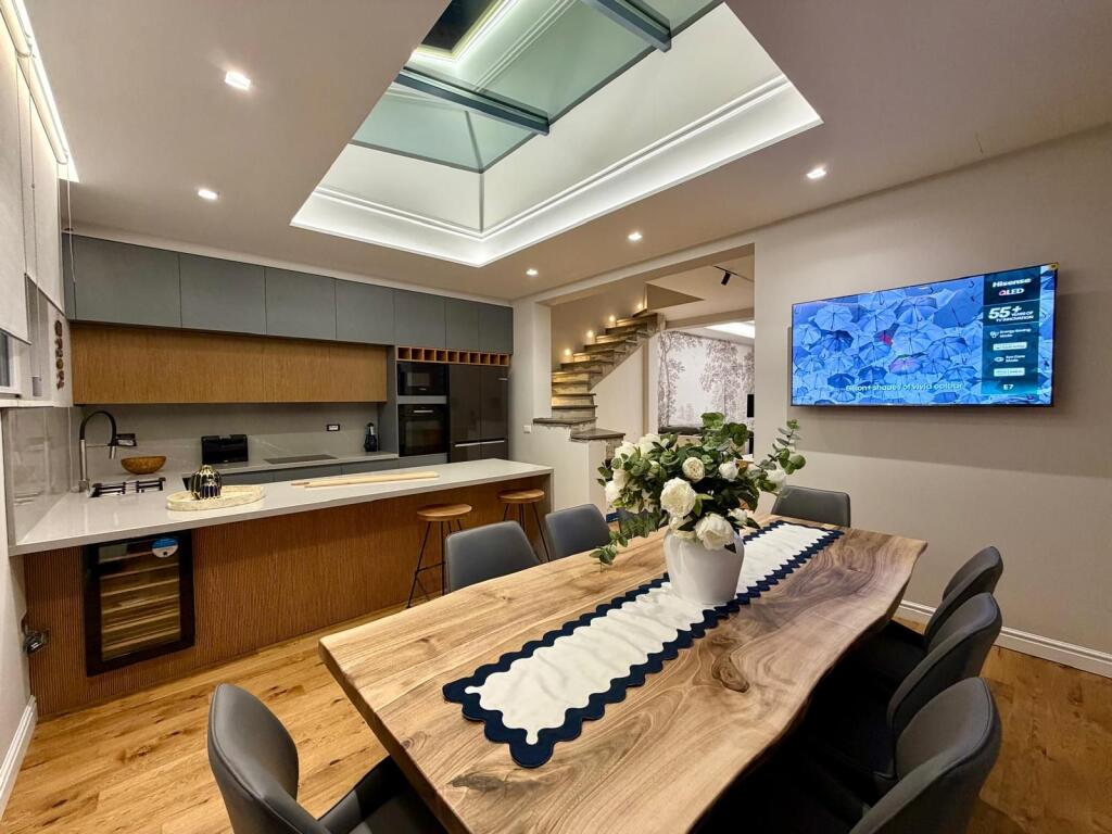 🏡 Jepet me Qira Vilë Luksoze me Pishinë – Pranë Saukut