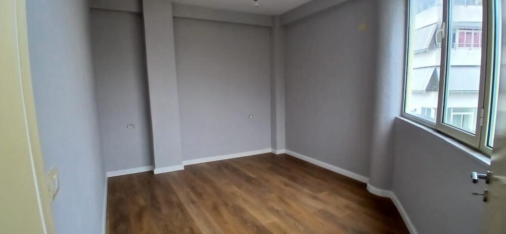 Shitet apartartament 1+1 , Fresku