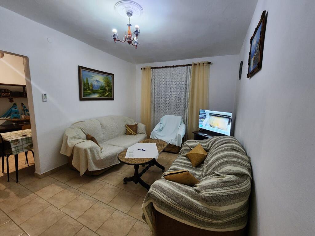 JEPET ME QERA APARTAMENT 2+1 NE CEZMJA FERRES