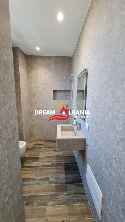 Jepet me qera Duplex dhe 2 post parkimi ne rrugen e Barrikadave prane Qendres ne Tirane (ID 42211370)