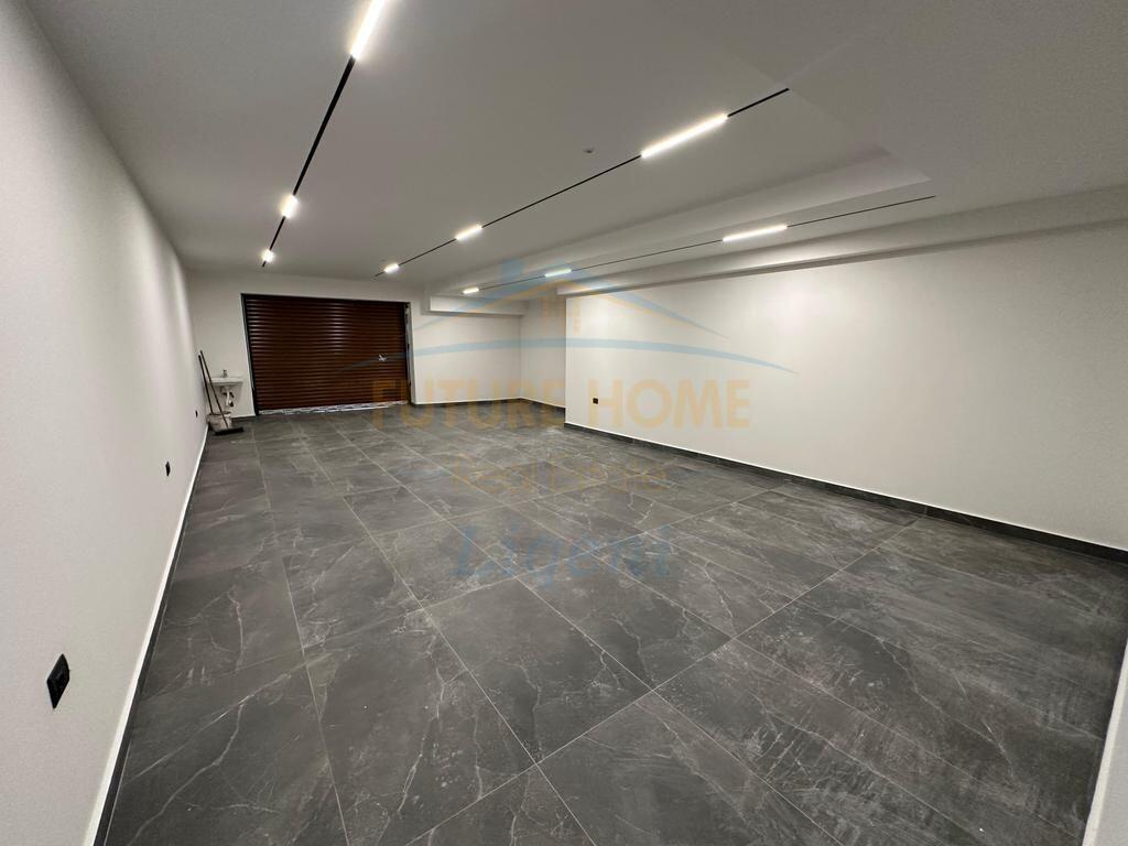 Qera, Vilë, Vilat Forest, Liqeni I Thatë, Tiranë.