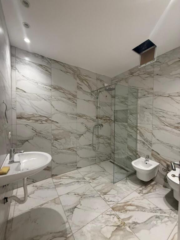 Shitet apartament luksoz 2+1+2 me verandë REZIDENCA LAKE VIEW