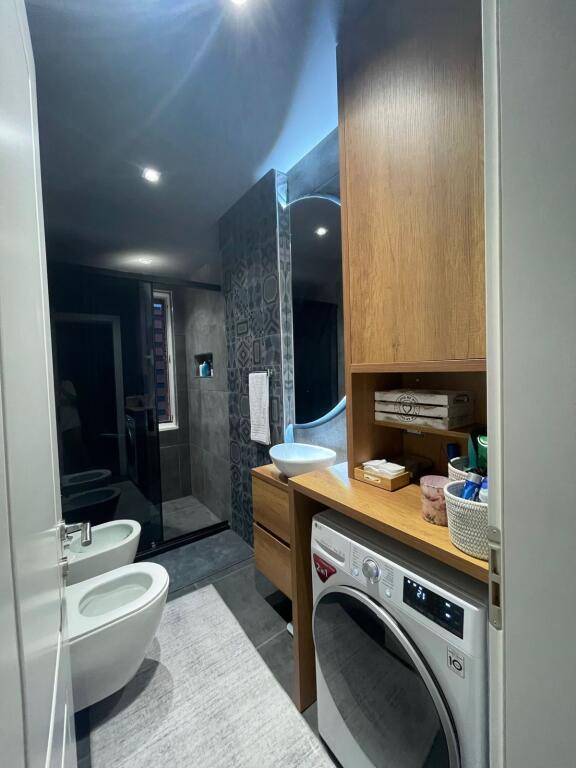 Ofrohet per qera apartament 1+1+parkim Sima Com