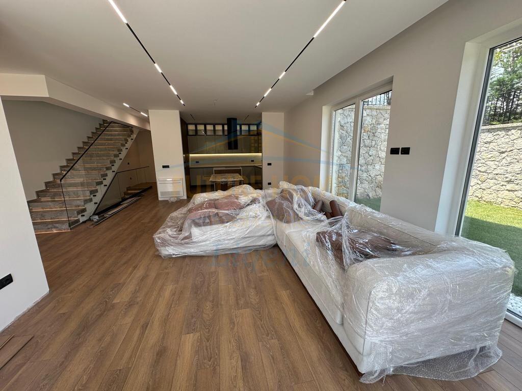 Qera, Vilë, Vilat Forest, Liqeni I Thatë, Tiranë.