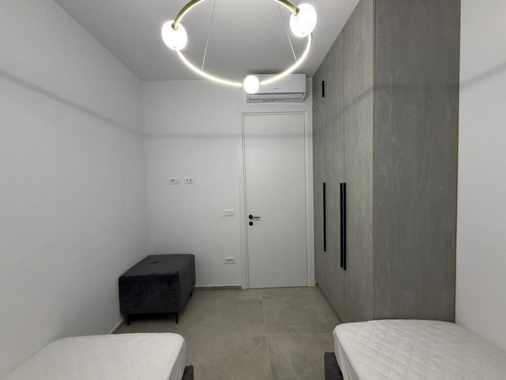 2+1 apartment for rent at Montesori School near Liqeni i Thate.