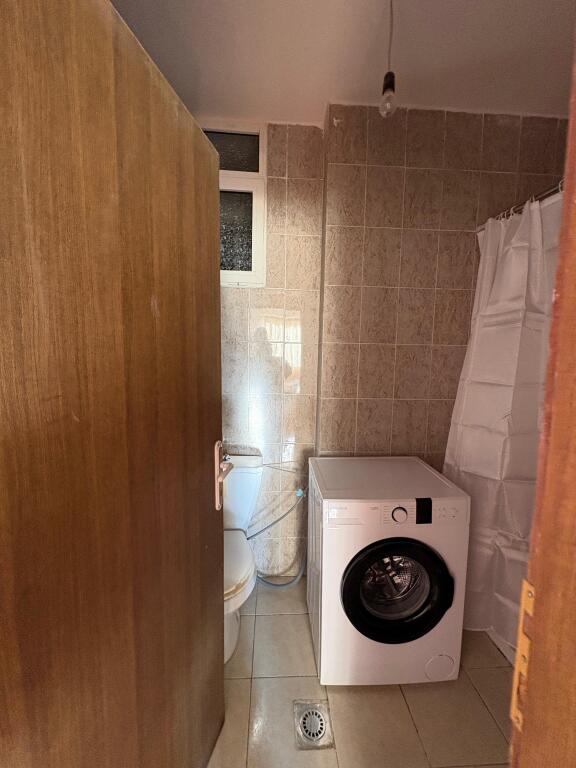 Jepet me qera apartament 1+1 ne plazh prane kompleksit eka