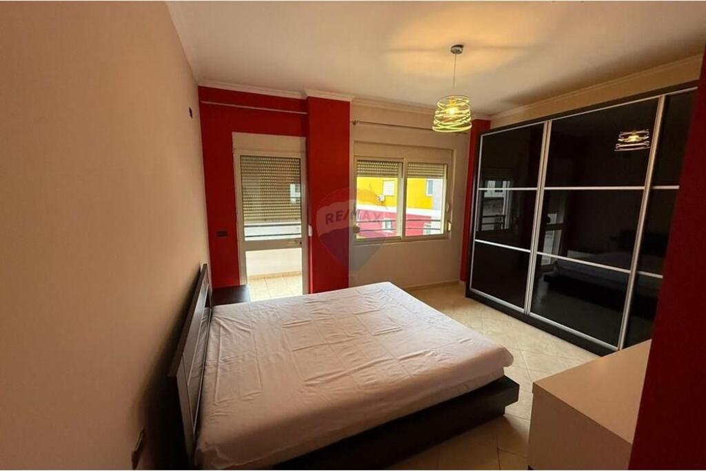 Apartament - Për Qira - Liqeni i Thatë