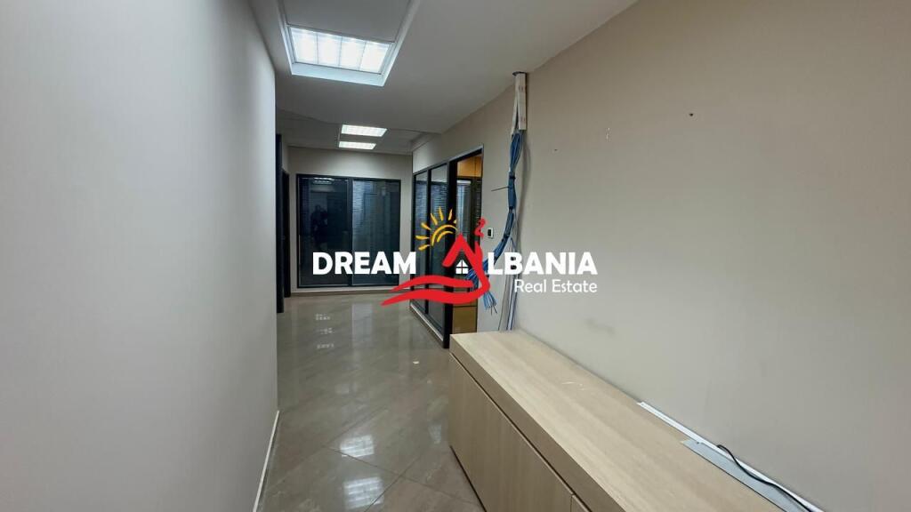 Ambient Zyre për Qira – Bulevardi “Dëshmorët e Kombit”, pranë Kullave Binjake (ID 42611391)