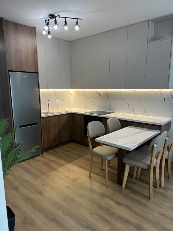 Apartament luksoz 2+1 me qera tek Zogu i Zi