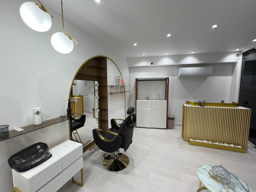 Jepet parukeri me qira te Liqeni i Thatë