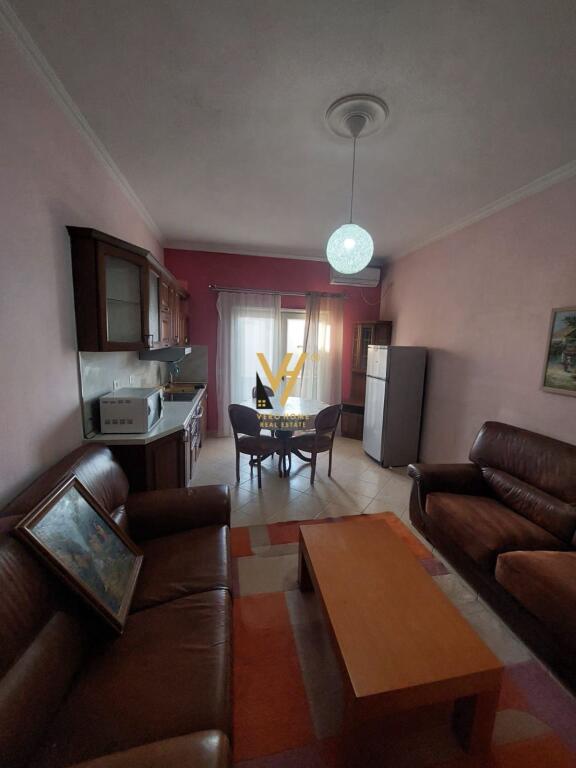 JEPET APARTAMENT 1+1+2 BLK ME QERA NE SELITE 40.000 LEKE