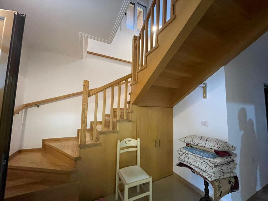 JAPIM ME QIRA AMBIENT KOMERCIAL TE 21-DHJETORI